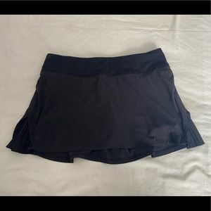 Lululemon Play off the pleats Mid-Rise skirt